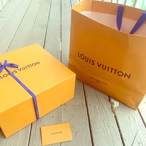 Louis Vuitton sneakers size 39.